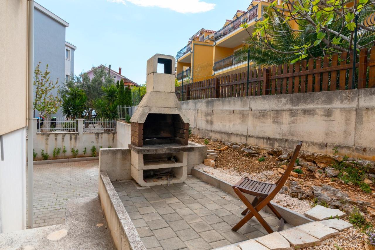 Apartment Angela Трогир Екстериор снимка