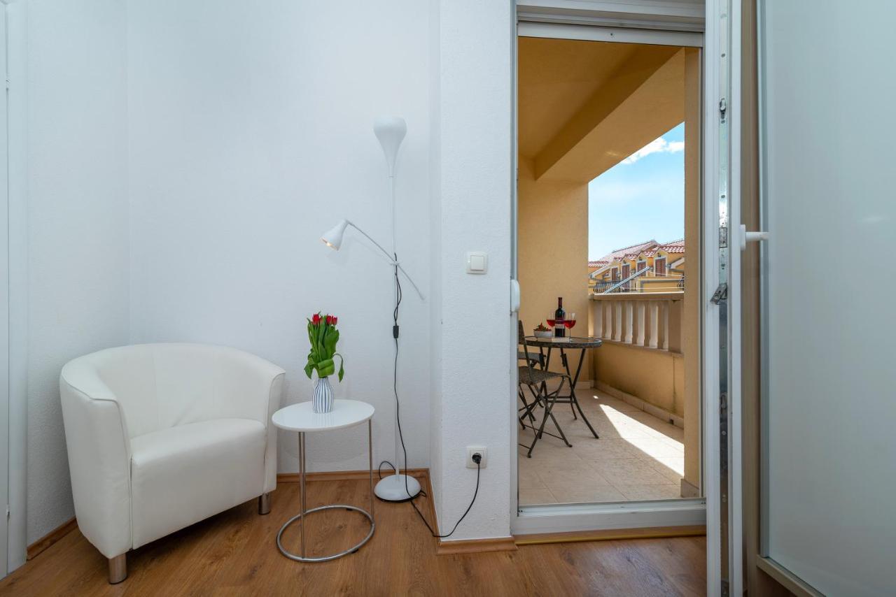 Apartment Angela Трогир Екстериор снимка