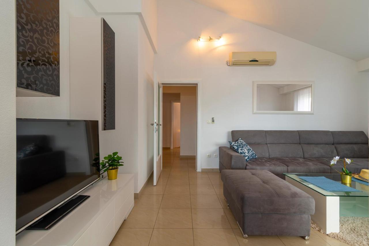 Apartment Angela Трогир Екстериор снимка