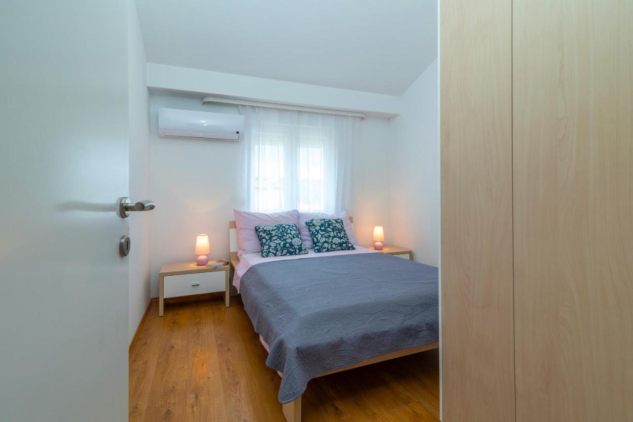 Apartment Angela Трогир Екстериор снимка