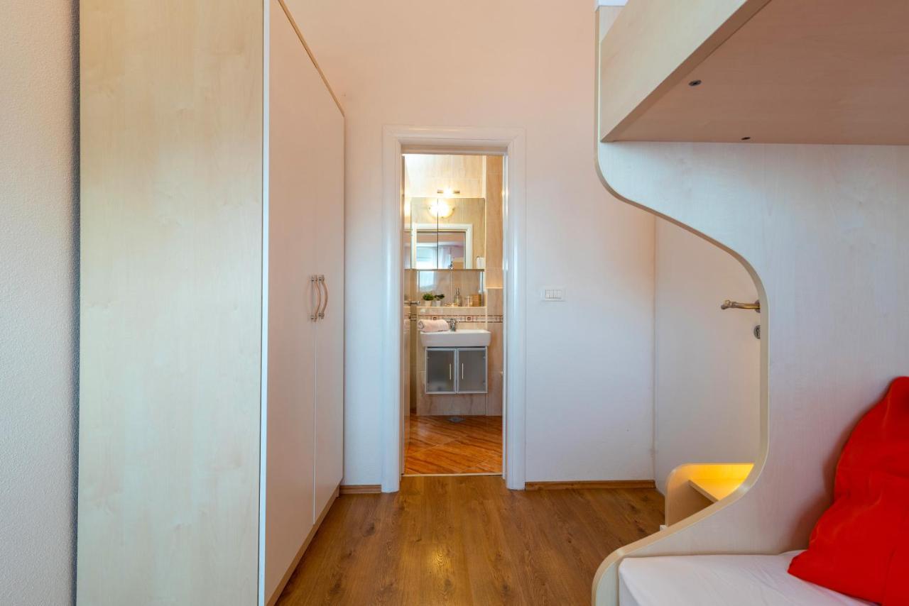 Apartment Angela Трогир Екстериор снимка